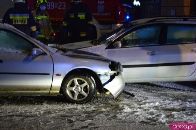 Czołówka w Kamieńcu Ząbkowickim. Ślisko na drogach!