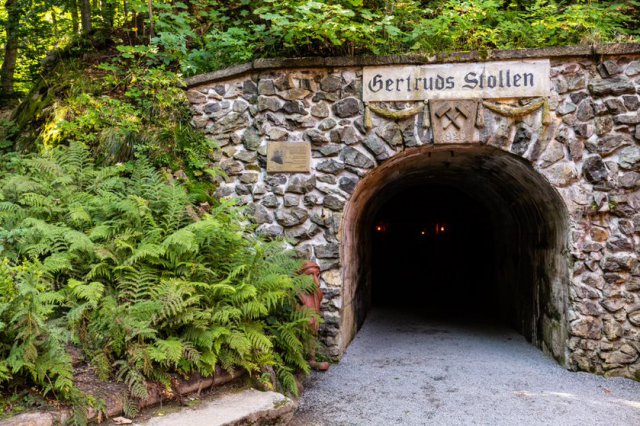 Wejście do sztolni Gertruda znajdującej się w kopalni w Złotym Stoku. Zanieczyszczenie wód kopalnianych arsenem znacznie zmalało w ciągu ostatnich 30 lat.