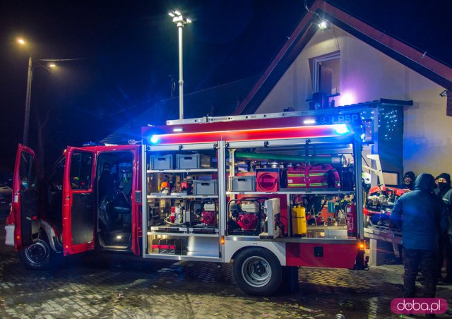 Strażacy z Topoli już cieszą się nowym wozem!