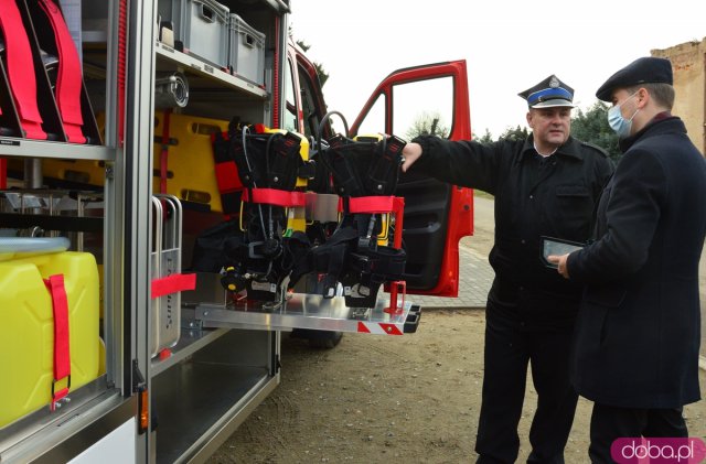 Oficjalne przekazanie nowe samochodu OSP Topola