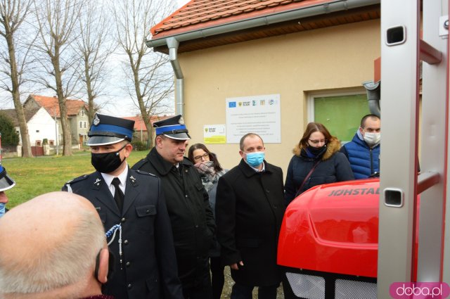 Oficjalne przekazanie nowe samochodu OSP Topola