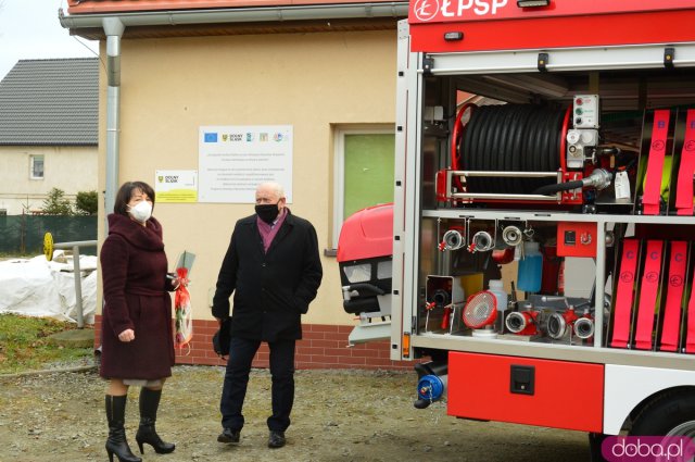 Oficjalne przekazanie nowe samochodu OSP Topola