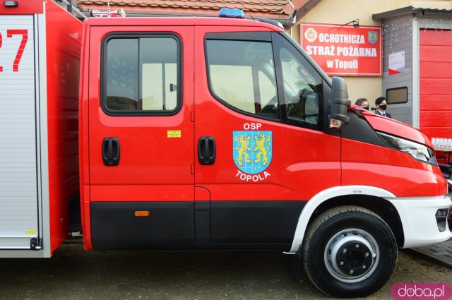 Oficjalne przekazanie nowe samochodu OSP Topola