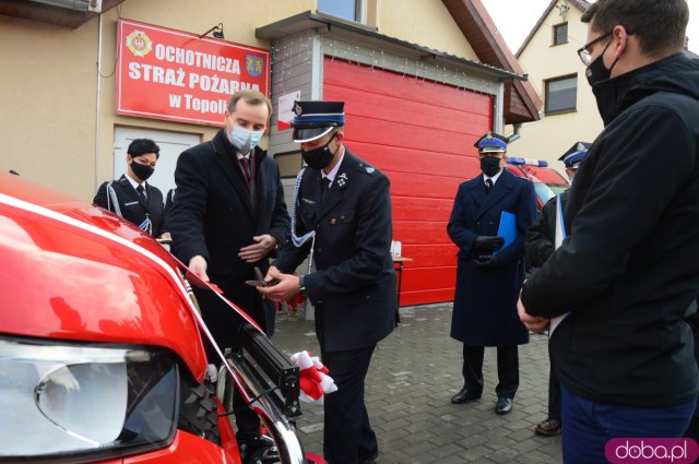 Oficjalne przekazanie nowe samochodu OSP Topola