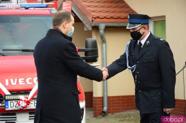 Oficjalne przekazanie nowe samochodu OSP Topola