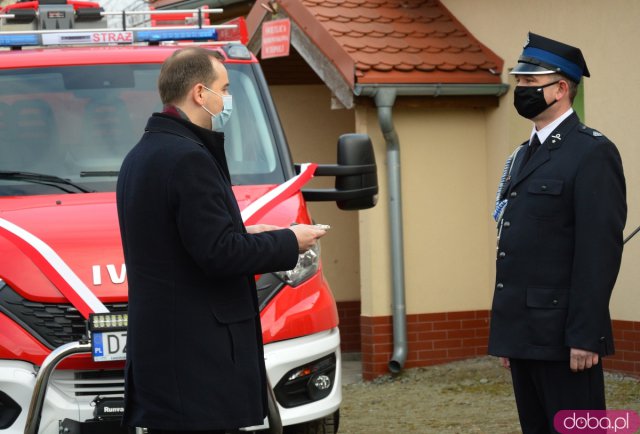 Oficjalne przekazanie nowe samochodu OSP Topola
