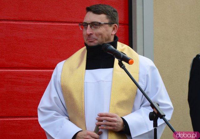 Oficjalne przekazanie nowe samochodu OSP Topola