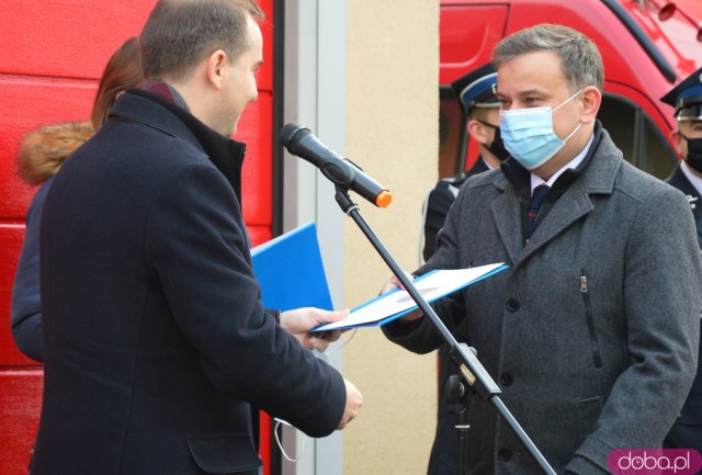 Oficjalne przekazanie nowe samochodu OSP Topola