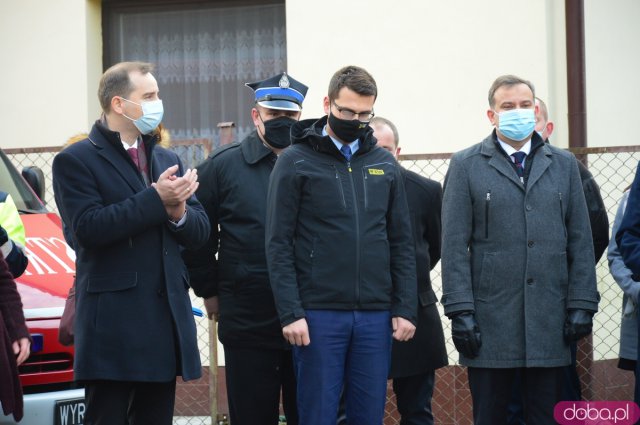 Oficjalne przekazanie nowe samochodu OSP Topola