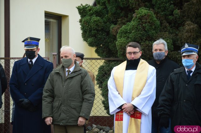 Oficjalne przekazanie nowe samochodu OSP Topola