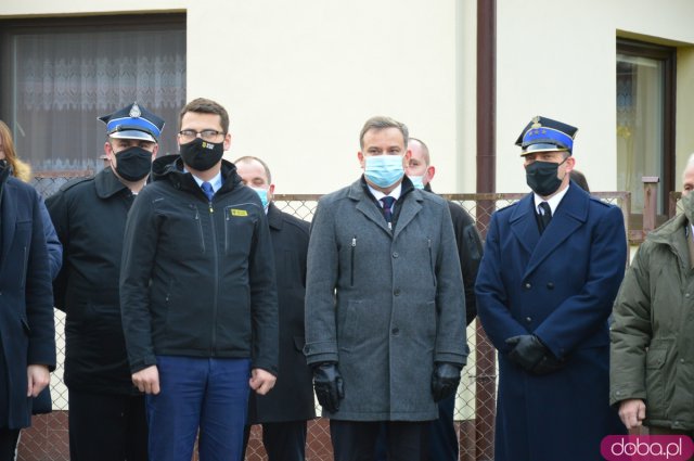 Oficjalne przekazanie nowe samochodu OSP Topola