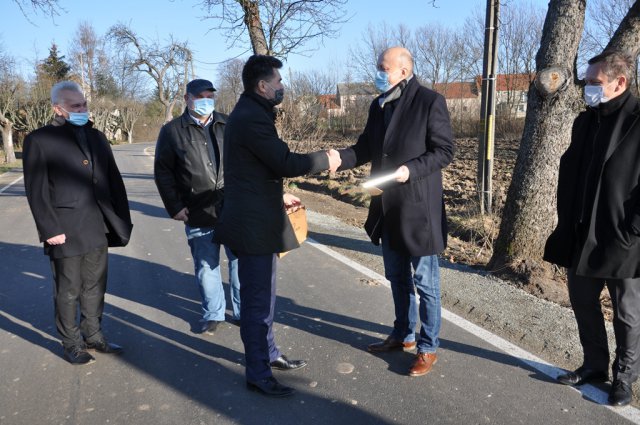 Odbiór dróg wyremontowanych przy porozumieniu powiatu z gminami Ząbkowice Śląskie i Ziębice