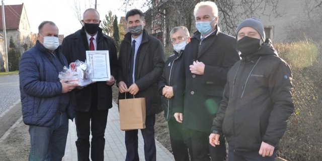 Nowy chodnik przy drodze powiatowej w Przyłęku gotowy