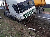 Zderzenie ciężarówki i busa na k8 za Braszowicami