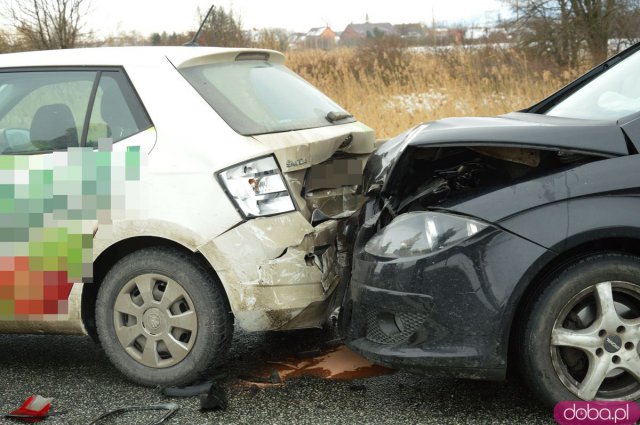 Zderzenie dwóch osobówek i ciężarówki na k8 w Przyłęku