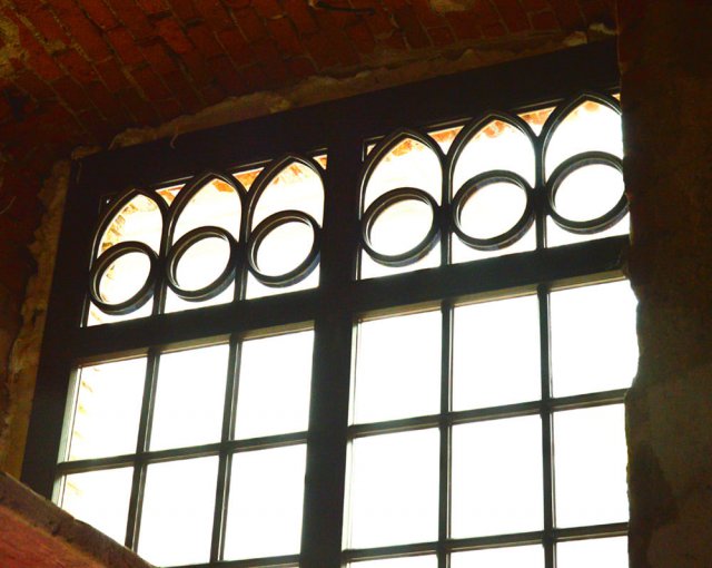 W Pałacu Marianny Orańskiej odtwarzają stolarkę okienną w dwóch ważnych pomieszczeń