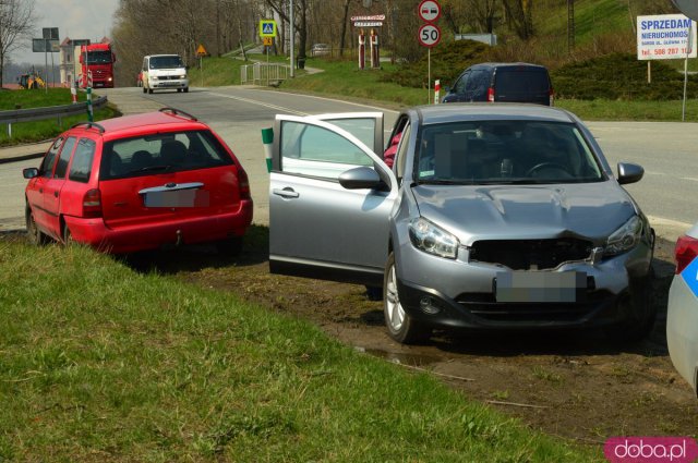 Zderzenie dwóch osobówek na k8 w Bardzie