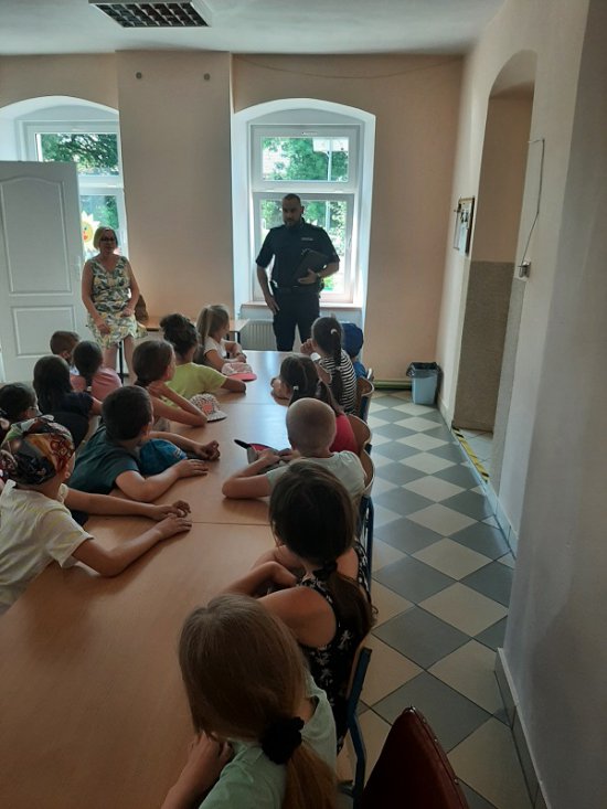 Bezpieczne wakacje - ząbkowiccy policjanci spotkali się z uczniami