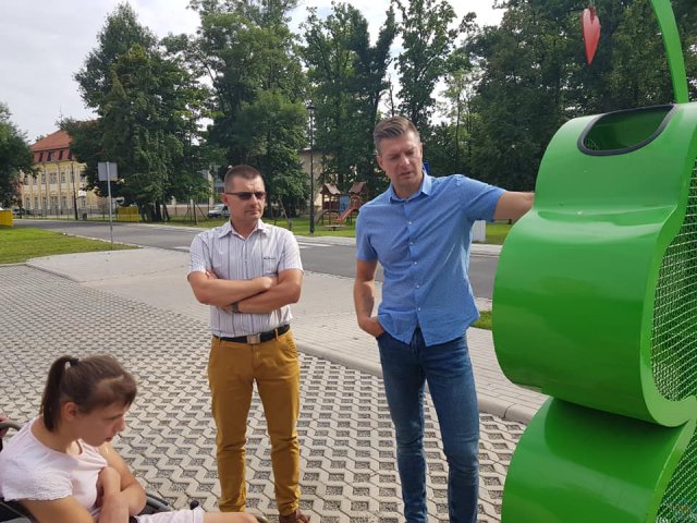 [FOTO] W Budzowie stanęły dwa pojemniki do zbierania nakrętek