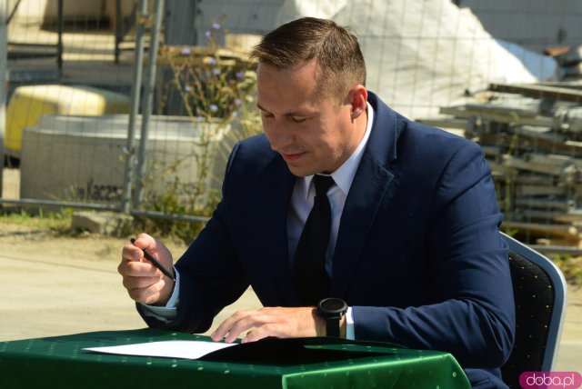 Podpisanie i wmurowanie Aktu Erekcyjnego Inkubatora Przedsiębiorczości w Budzowie