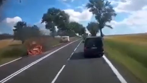  Pożar samochodu osobowego na k8 między Szklarami a Przerzeczynem-Zdrój