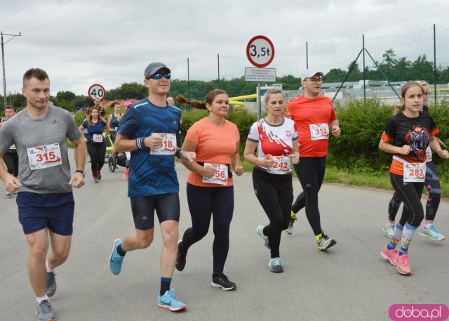  Prawie 400 biegaczy na Ząbkowickiej Dyszce