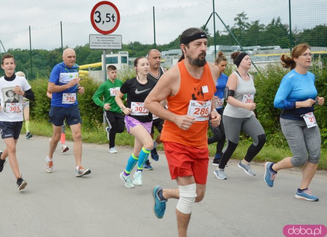  Prawie 400 biegaczy na Ząbkowickiej Dyszce