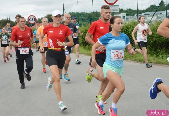  Prawie 400 biegaczy na Ząbkowickiej Dyszce