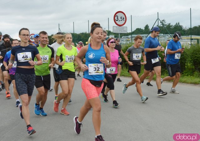  Prawie 400 biegaczy na Ząbkowickiej Dyszce