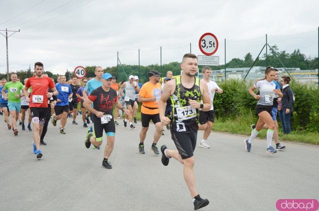  Prawie 400 biegaczy na Ząbkowickiej Dyszce