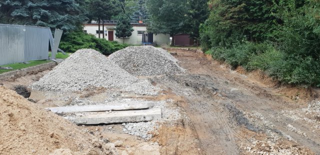 Kamieniec Ząbkowicki: Przebudowują drogę obok przychodni