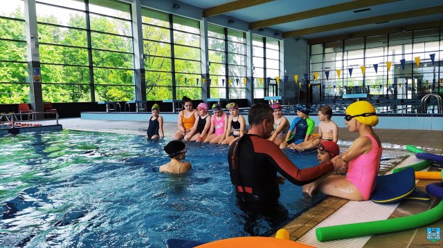 150 uczniów szkół podstawowych gminy Ząbkowice Śląskie uczy się pływać