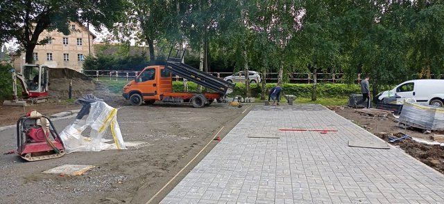 Rozpoczęła się budowa altany w Dzbanowie