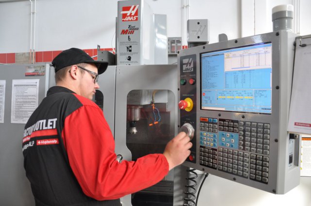 Nowa pracownia obrabiarek CNC otwarta w ZSZ w Ząbkowicach Śląskich