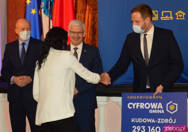 Cyfrowa Gmina - minister wręczył granty samorządowcom