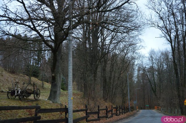 Wyremontowana droga w Mąkolnie i nowe lampy w Chwalisławiu 