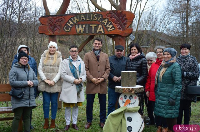 Wyremontowana droga w Mąkolnie i nowe lampy w Chwalisławiu 