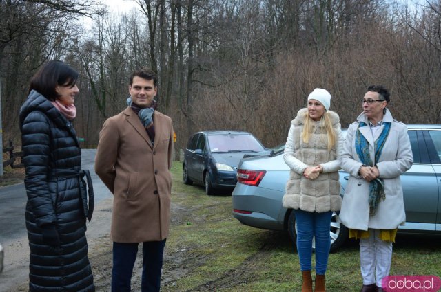 Wyremontowana droga w Mąkolnie i nowe lampy w Chwalisławiu 