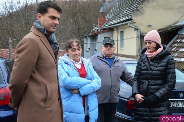 Wyremontowana droga w Mąkolnie i nowe lampy w Chwalisławiu 