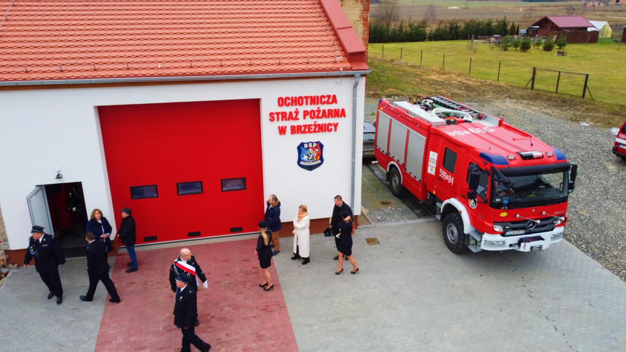 Otwarcie nowej remizy i przekazanie nowego wozu OSP Brzeźnica