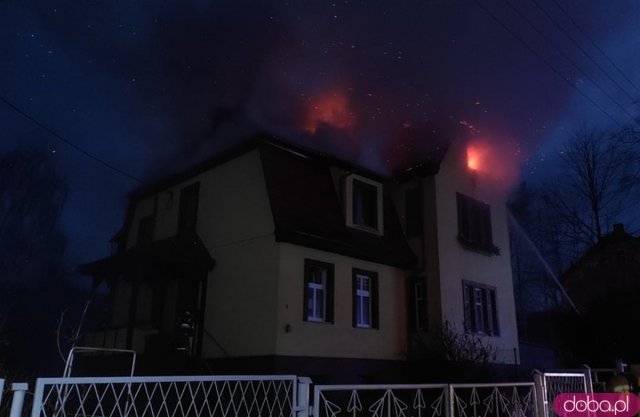 Pożar domu wielorodzinnego w Złotym Stoku