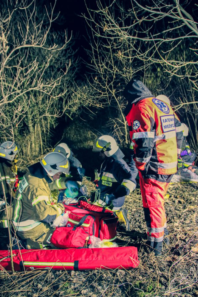 ćwiczenia strażaków z ratownikami medycznymi w Krzelkowie