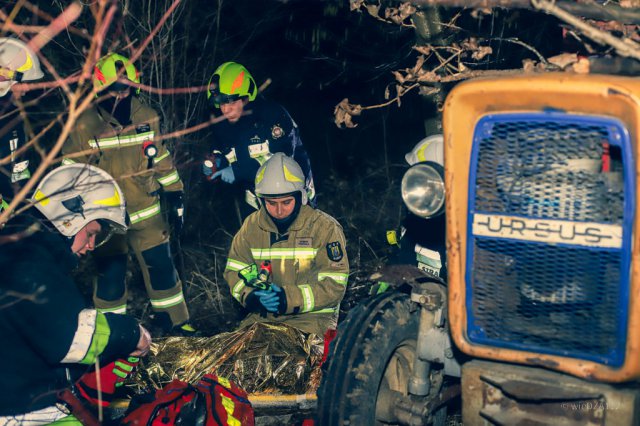 ćwiczenia strażaków z ratownikami medycznymi w Krzelkowie