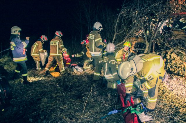ćwiczenia strażaków z ratownikami medycznymi w Krzelkowie