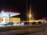 Mieszkańcy powiatu masowo ruszyli na stacje paliw. Orlen apeluje o nieuleganie panice
