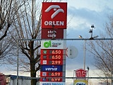 Mieszkańcy powiatu masowo ruszyli na stacje paliw. Orlen apeluje o nieuleganie panice