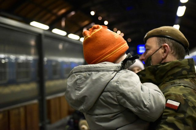 Żołnierze16 DBOT wspierają uchodźców z Ukrainy