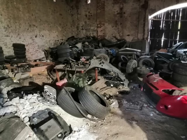  Kradł samochody wywożąc je lawetą z napisem „autopomoc”. Policjanci zlikwidowali „dziuplę”
