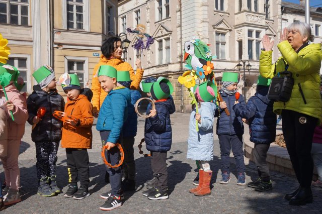 Radosne świętowanie pierwszego dnia wiosny w Złotym Stoku