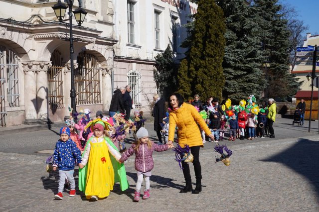 Radosne świętowanie pierwszego dnia wiosny w Złotym Stoku
